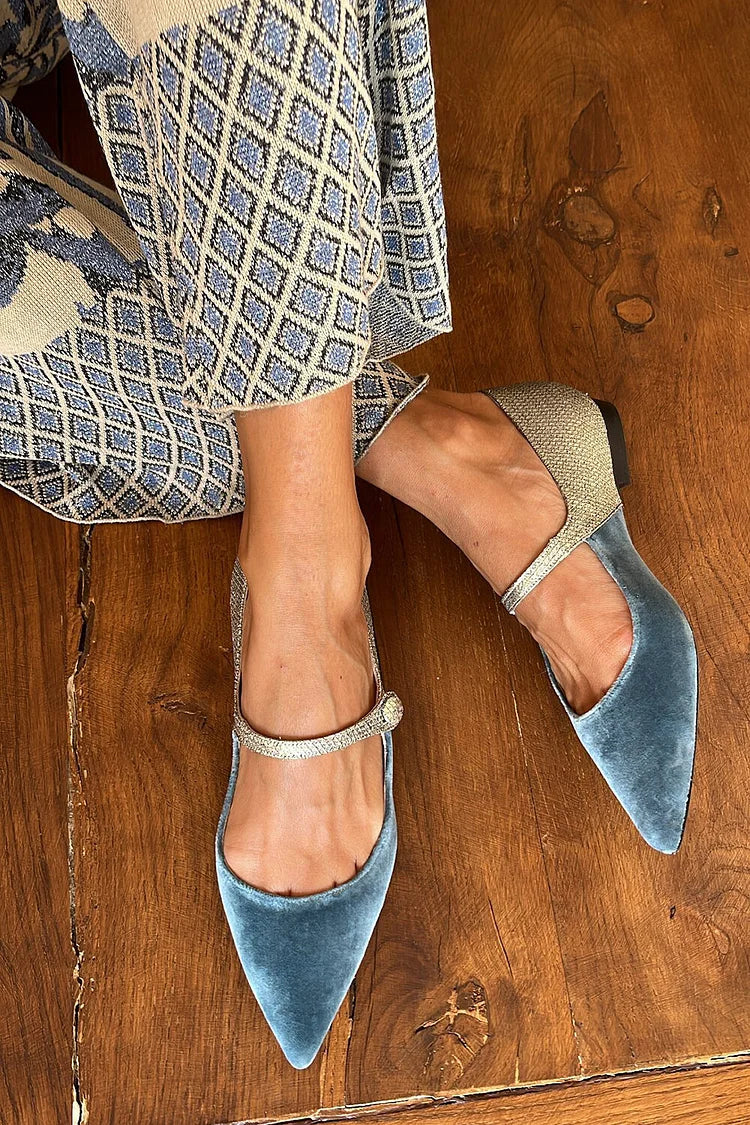 POINTED SHOE WITH STRAP